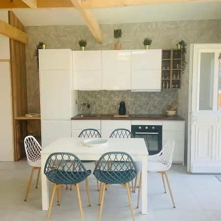 De Penelope Avec Prive Centre-ville Et 펜션 *